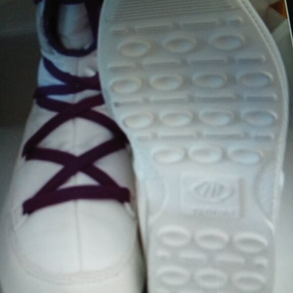 White Moon Boot Purple Laces EU 38 fits 7.5 - Picture 4 of 4